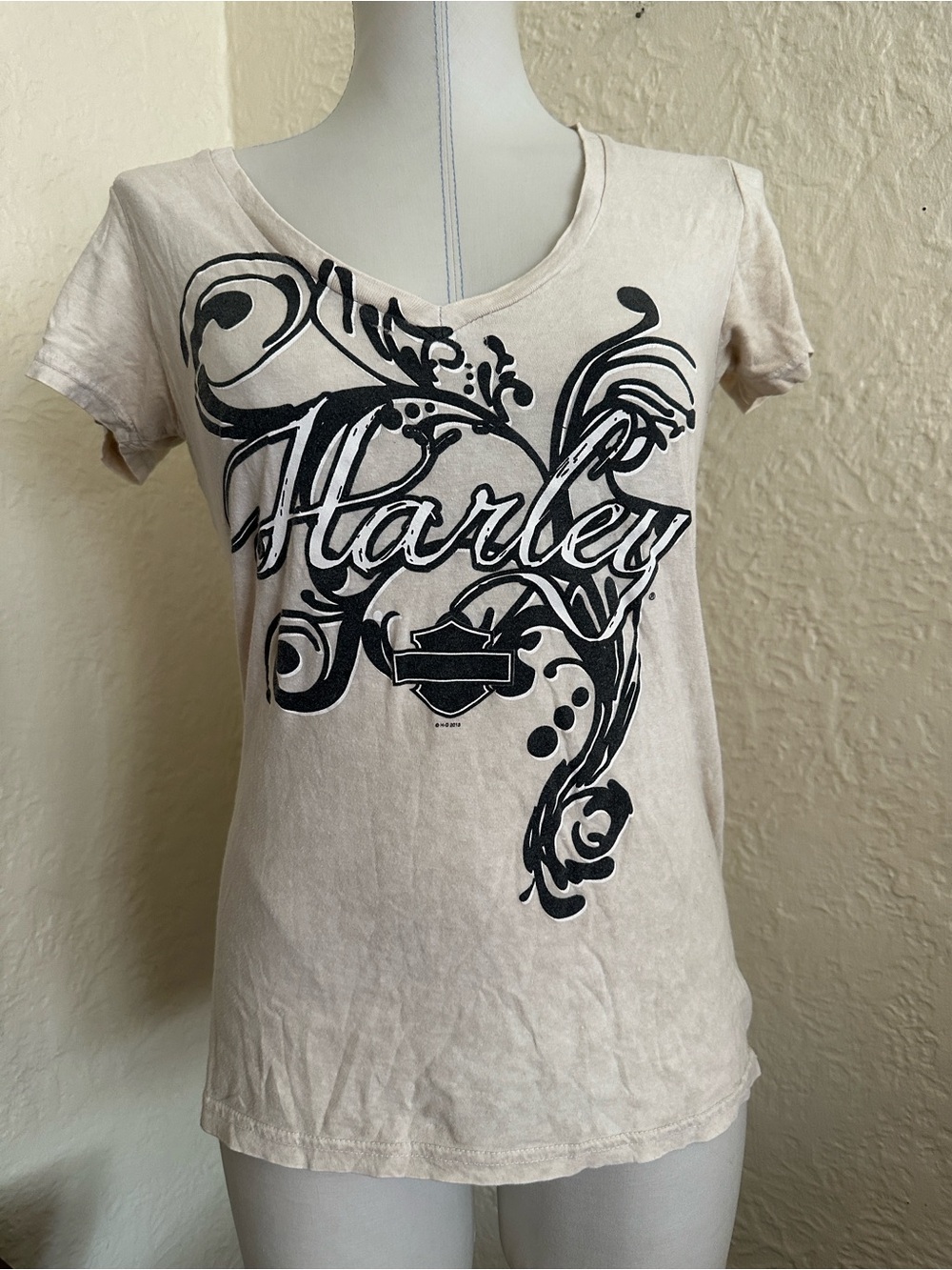 Harley-Davidson Cream Black Logo V-Neck T-Shirt Medium